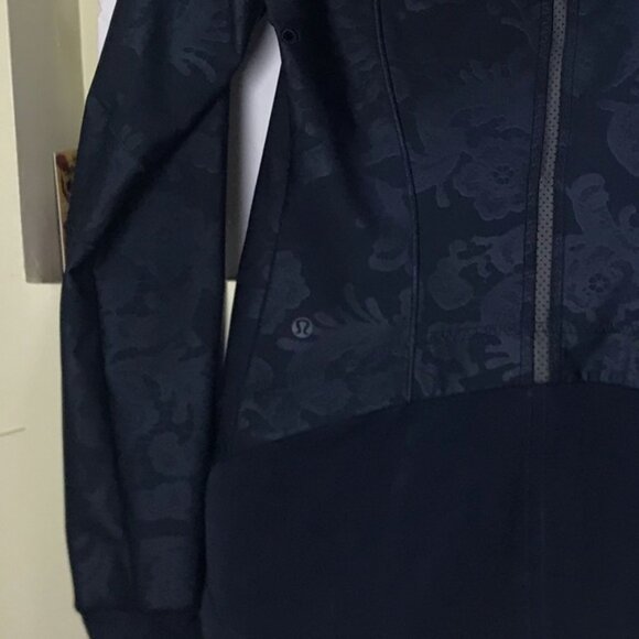Lululemon Keep ItUp Jacket Softshell Hood Pockets Hoodie Resistant Trench Zip 4 - Picture 9 of 16